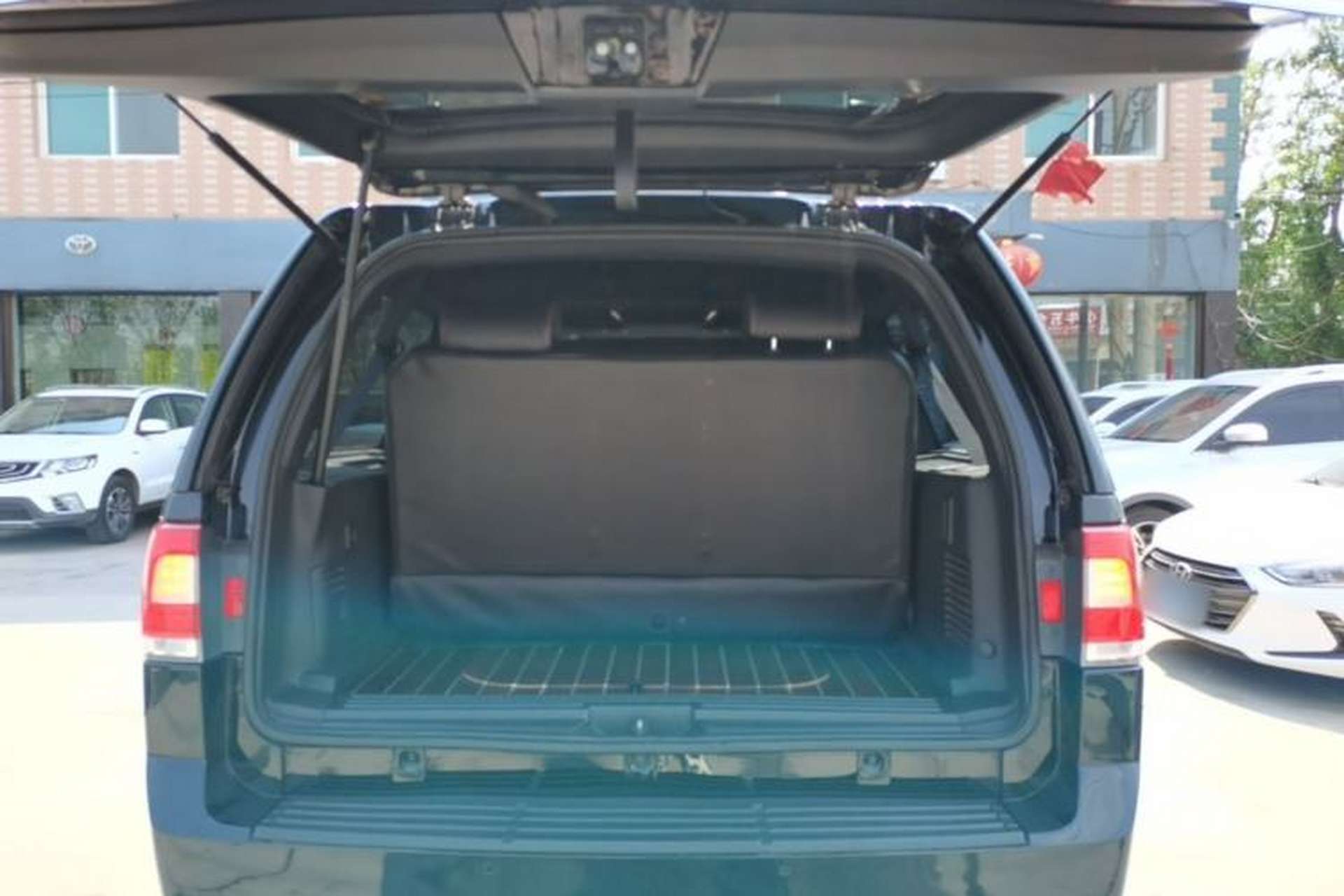 Used Lincoln Navigator 2017 3.5T Four-Wheel Drive Long Wheelbase Select 200A U.S. Specification Trunk