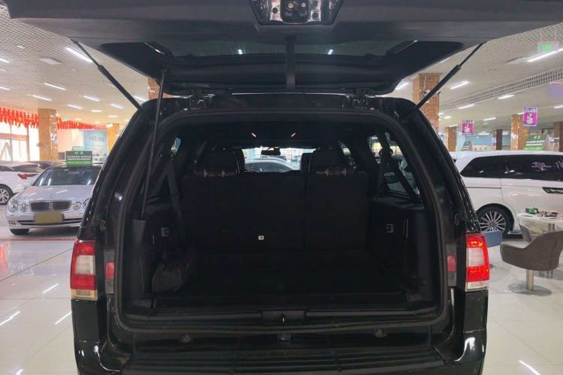 Used Lincoln Navigator 2017 3.5T AWD Trunk