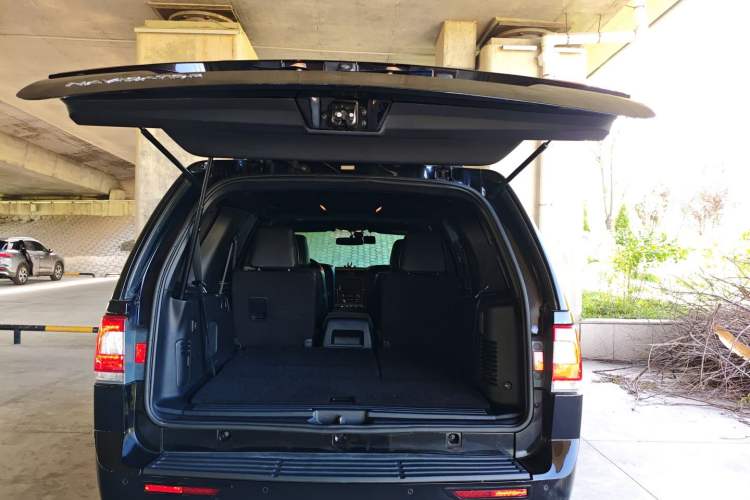 Used Lincoln Navigator 2017 3.5T AWD Trunk