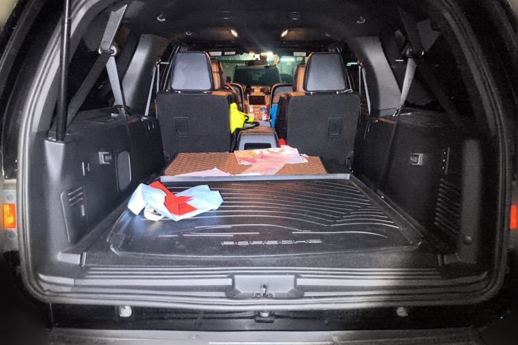 Used Lincoln Navigator  Trunk