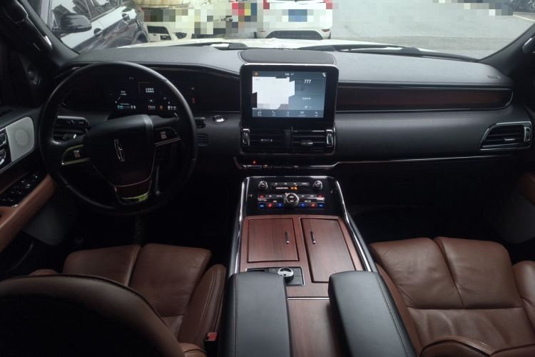 Used Lincoln Navigator 2017 3.5T AWD Center Console