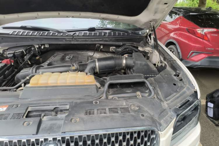Used Lincoln Navigator 2017 3.5T AWD Engine Bay Left