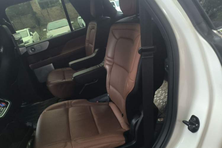 Used Lincoln Navigator 2017 3.5T AWD Left Rear Seat