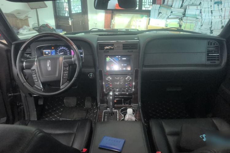 Used Lincoln Navigator 2017 3.5T AWD Center Console