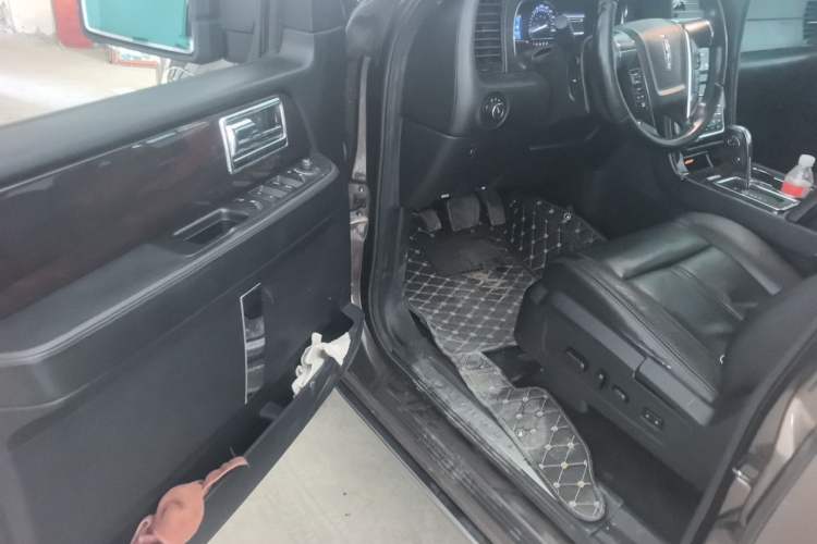 Used Lincoln Navigator 2017 3.5T AWD Driver Seat