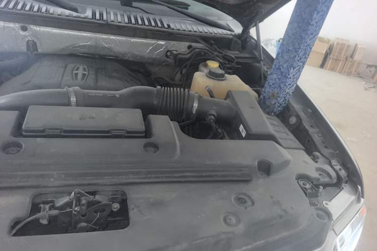 Used Lincoln Navigator 2017 3.5T AWD Engine Bay Left