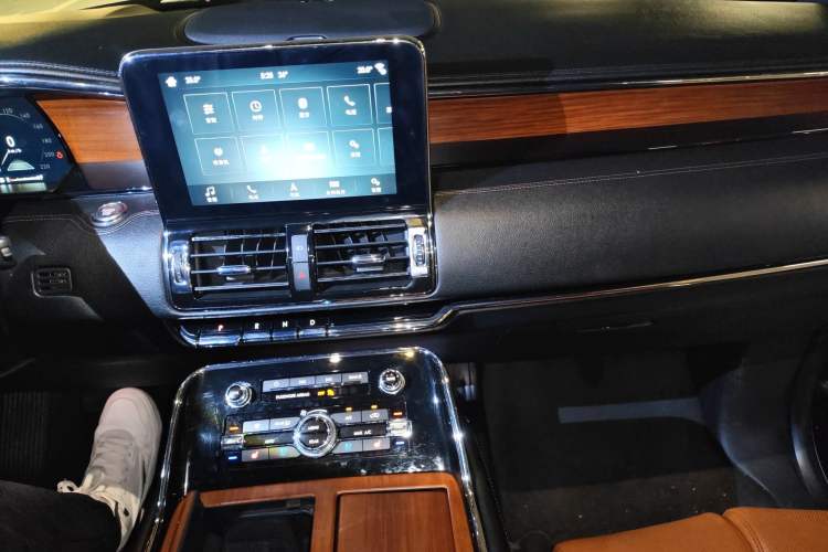 Used Lincoln Navigator 2018 3.5T Prestige Version China V Emission Standard Audio And AC Panel