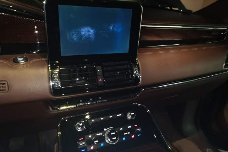 Used Lincoln Navigator 2018 3.5T Presidential Series China V Standard Audio And AC Panel