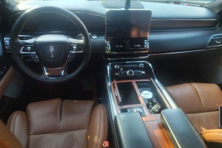 Used Lincoln Navigator 2018 3.5T Prestige Version China V Emission Standard Center Console
