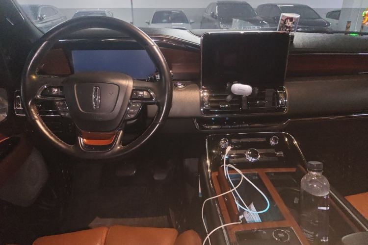 Used Lincoln Navigator 2018 3.5T Prestige Version China V Emission Standard Center Console