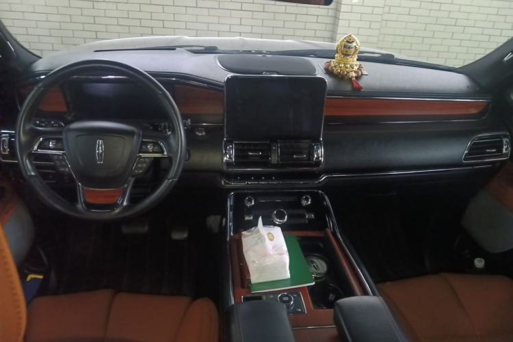 Used Lincoln Navigator 2018 3.5T Prestige Version China V Emission Standard Center Console