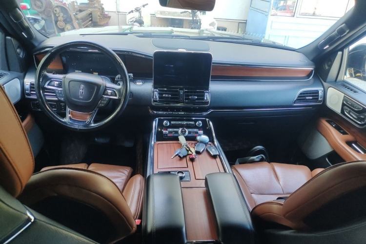 Used Lincoln Navigator 2018 3.5T Prestige Version China V Emission Standard Center Console