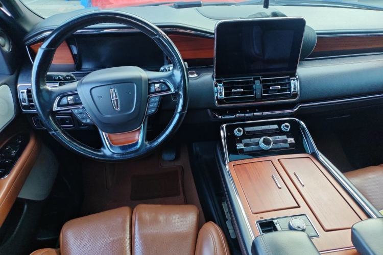 Used Lincoln Navigator  Center Console