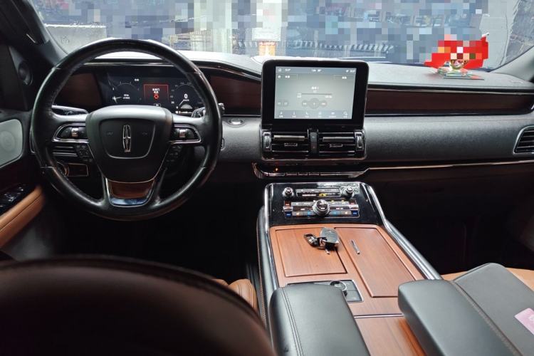 Used Lincoln Navigator 2018 3.5T Prestige Version China V Emission Standard Center Console