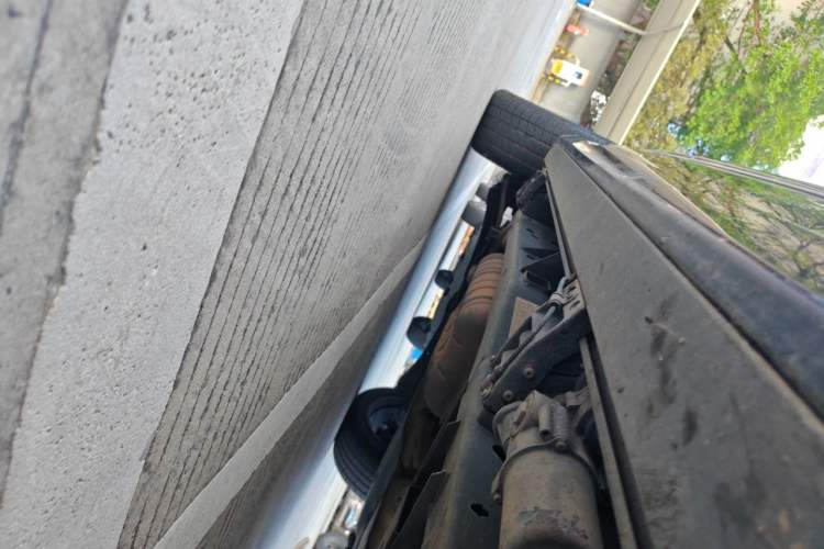 Used Lincoln Navigator  Chassis Front Right