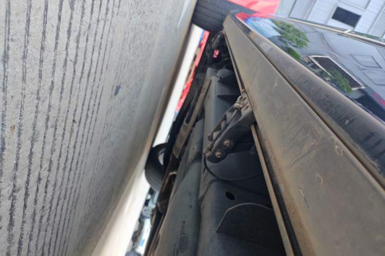 Used Lincoln Navigator  Chassis Rear Left