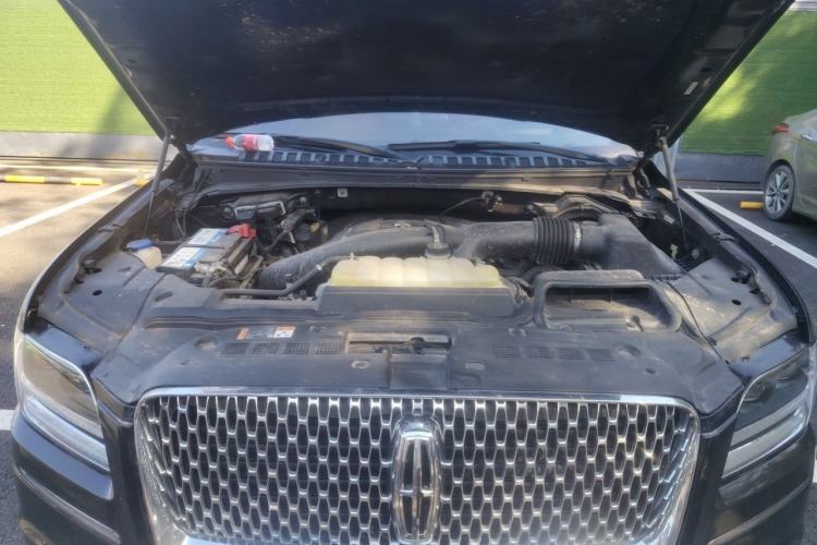 Used Lincoln Navigator 2018 3.5T Prestige Version China V Emission Standard Engine Bay