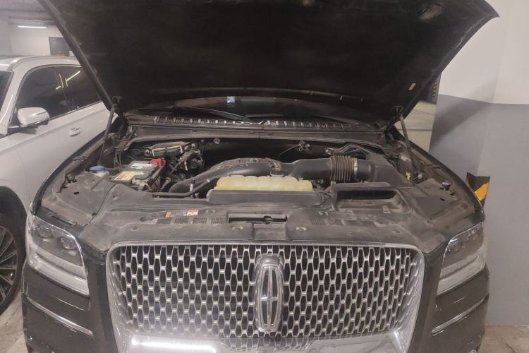 Used Lincoln Navigator 2018 3.5T Prestige Version China V Emission Standard Engine Bay