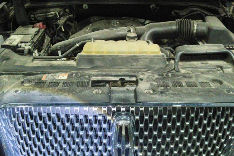 Used Lincoln Navigator 2018 3.5T Prestige Version China V Emission Standard Engine Bay