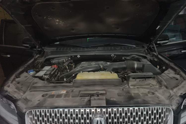 Used Lincoln Navigator 2018 3.5T Prestige Version China V Emission Standard Engine Bay