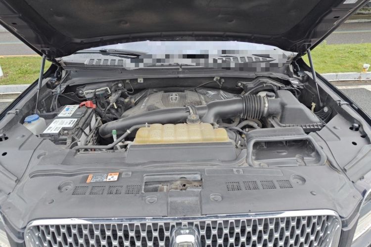 Used Lincoln Navigator 2018 3.5T Prestige Version China V Emission Standard Engine Bay