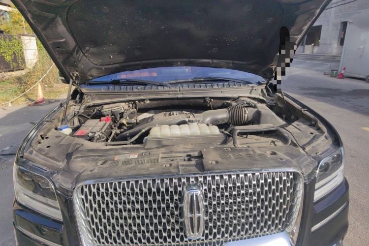 Used Lincoln Navigator 2018 3.5T Prestige Version China V Emission Standard Engine Bay