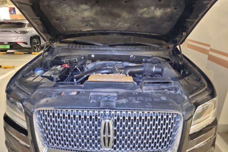 Used Lincoln Navigator 2018 3.5T Prestige Version China V Emission Standard Engine Bay