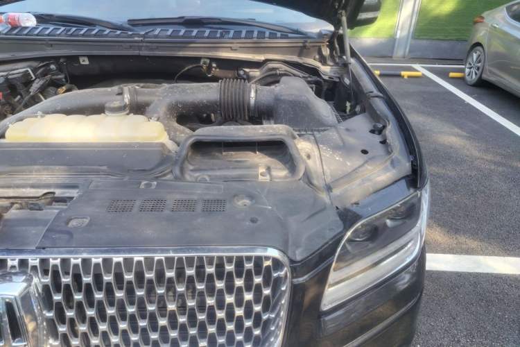 Used Lincoln Navigator 2018 3.5T Prestige Version China V Emission Standard Engine Bay Left
