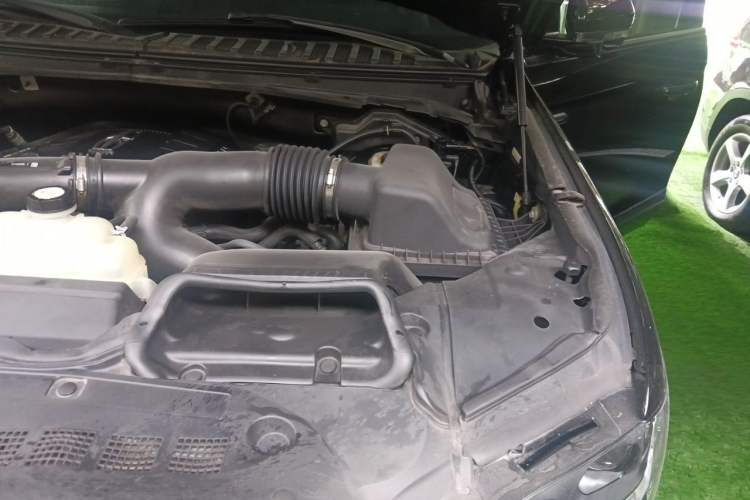 Used Lincoln Navigator 2018 3.5T Prestige Version China V Emission Standard Engine Bay Left