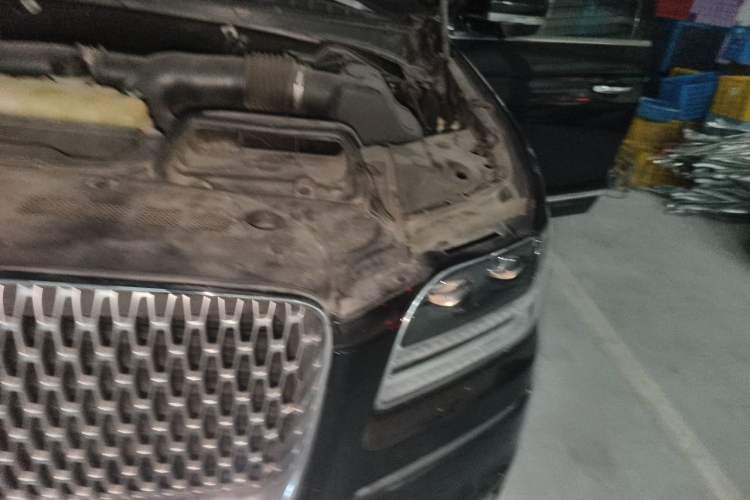 Used Lincoln Navigator 2018 3.5T Prestige Version China V Emission Standard Engine Bay Left