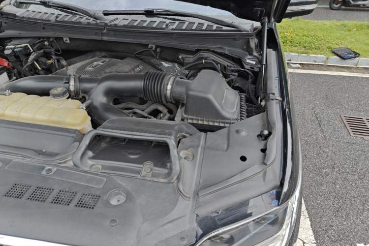 Used Lincoln Navigator 2018 3.5T Prestige Version China V Emission Standard Engine Bay Left