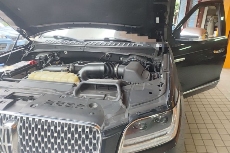 Used Lincoln Navigator 2018 3.5T Prestige Version China V Emission Standard Engine Bay Left