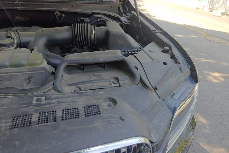 Used Lincoln Navigator 2018 3.5T Prestige Version China V Emission Standard Engine Bay Left