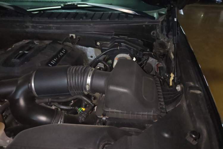 Used Lincoln Navigator 2018 3.5T Prestige Version China V Emission Standard Engine Bay Left