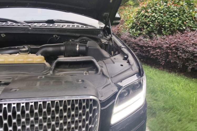 Used Lincoln Navigator 2018 3.5T Prestige Version China V Emission Standard Engine Bay Left