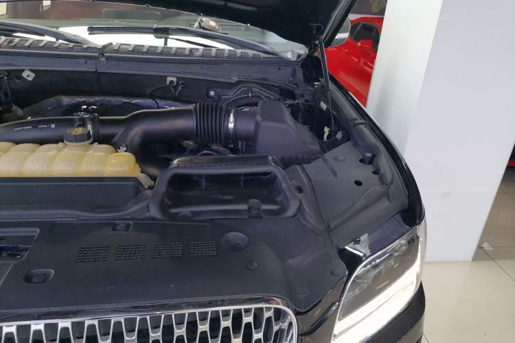 Used Lincoln Navigator 2018 3.5T Prestige Version China V Emission Standard Engine Bay Left
