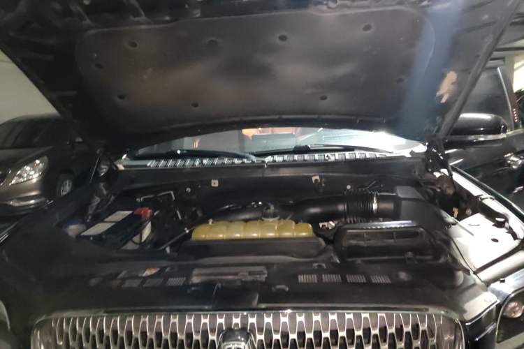 Used Lincoln Navigator 2018 3.5T Prestige Version China V Emission Standard Engine Bay