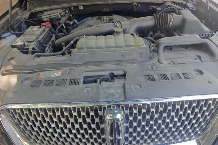 Used Lincoln Navigator 2018 3.5T Prestige Version China V Emission Standard Engine Bay