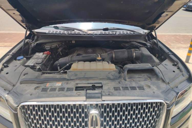 Used Lincoln Navigator 2018 3.5T Four-Wheel Drive Reserve Long-Wheelbase Version U.S. Specification Engine Bay