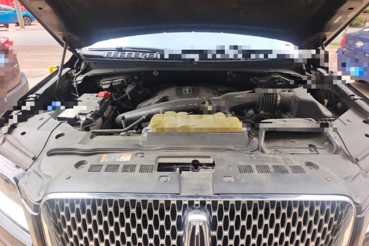 Used Lincoln Navigator 2018 3.5T Prestige Version China V Emission Standard Engine Bay