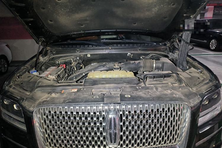 Used Lincoln Navigator 2018 3.5T Prestige Version China V Emission Standard Engine Bay