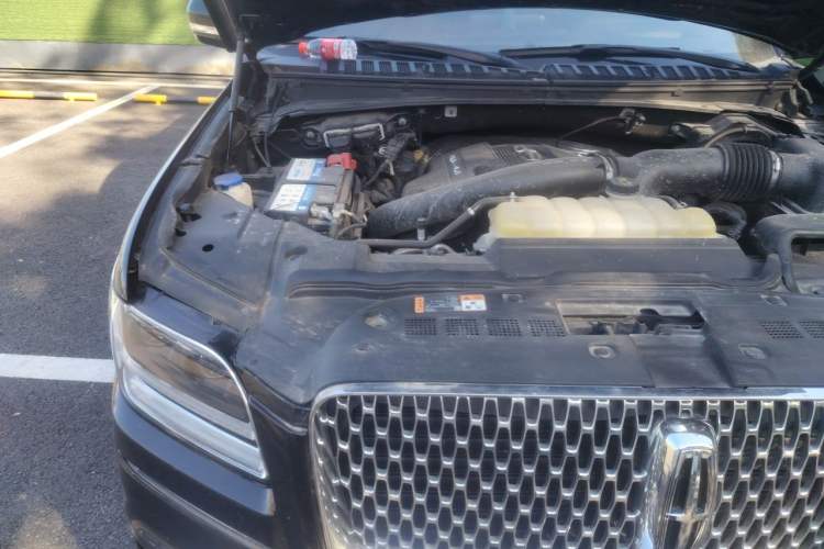 Used Lincoln Navigator 2018 3.5T Prestige Version China V Emission Standard Engine Bay Right