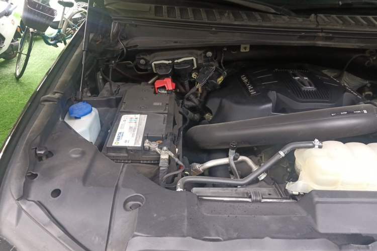 Used Lincoln Navigator 2018 3.5T Prestige Version China V Emission Standard Engine Bay Right