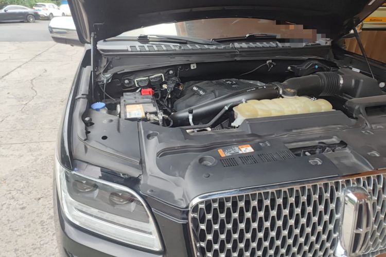 Used Lincoln Navigator 2018 3.5T Prestige Version China V Emission Standard Engine Bay Right