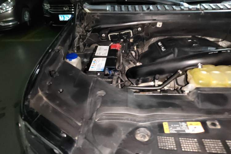 Used Lincoln Navigator 2018 3.5T Prestige Version China V Emission Standard Engine Bay Right