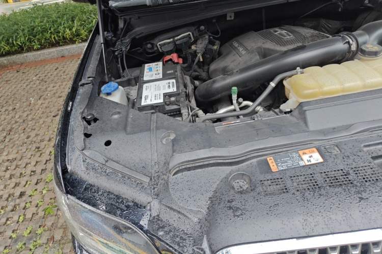 Used Lincoln Navigator 2018 3.5T Prestige Version China V Emission Standard Engine Bay Right
