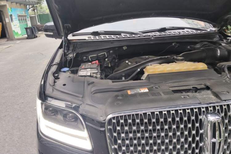 Used Lincoln Navigator 2018 3.5T Prestige Version China V Emission Standard Engine Bay Right