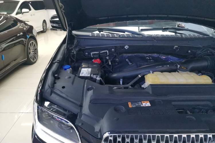 Used Lincoln Navigator 2018 3.5T Prestige Version China V Emission Standard Engine Bay Right