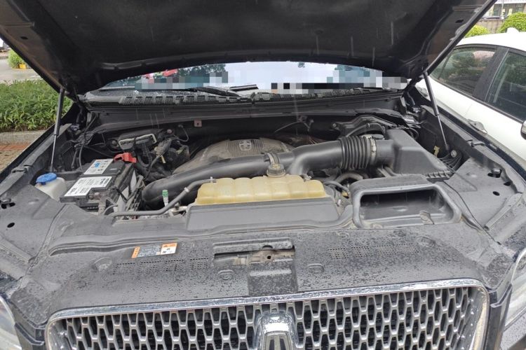 Used Lincoln Navigator 2018 3.5T Prestige Version China V Emission Standard Engine Bay