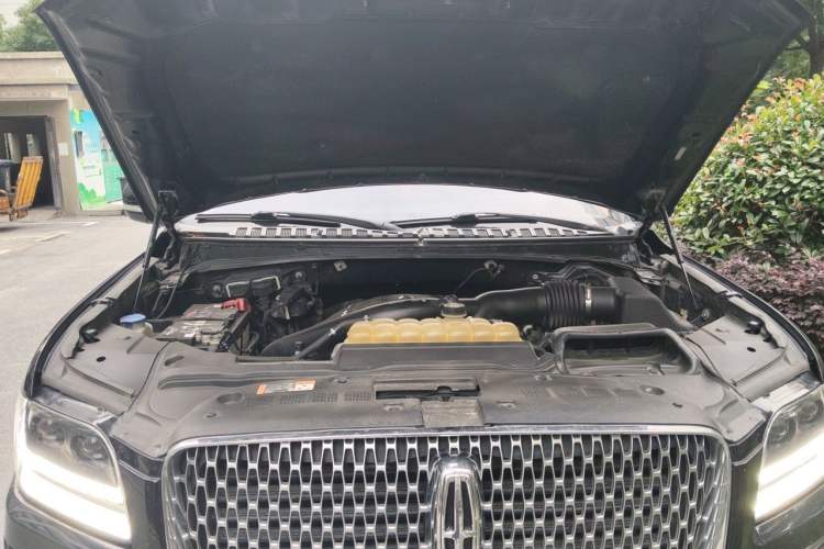Used Lincoln Navigator 2018 3.5T Prestige Version China V Emission Standard Engine Bay